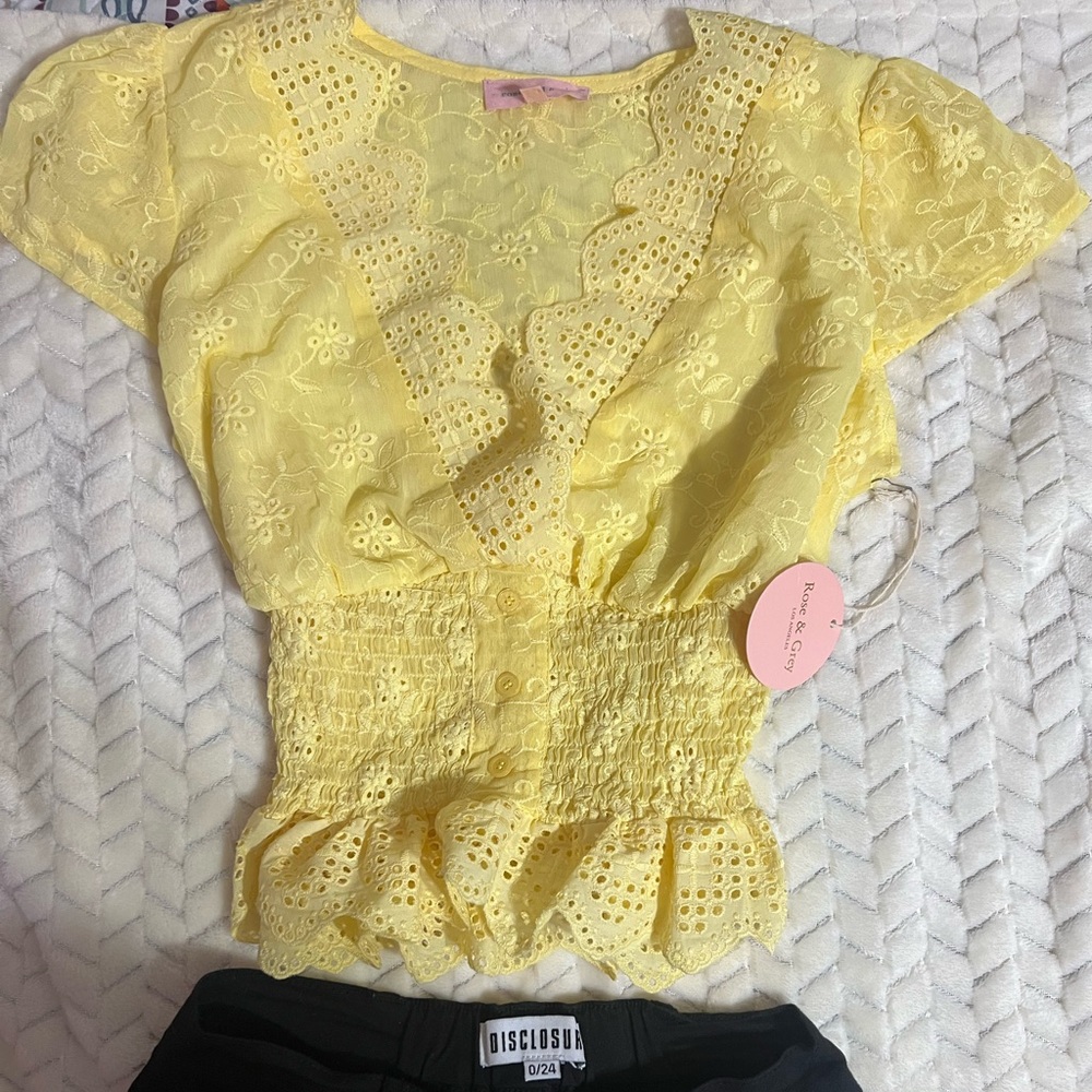 Cute yellow top for sale